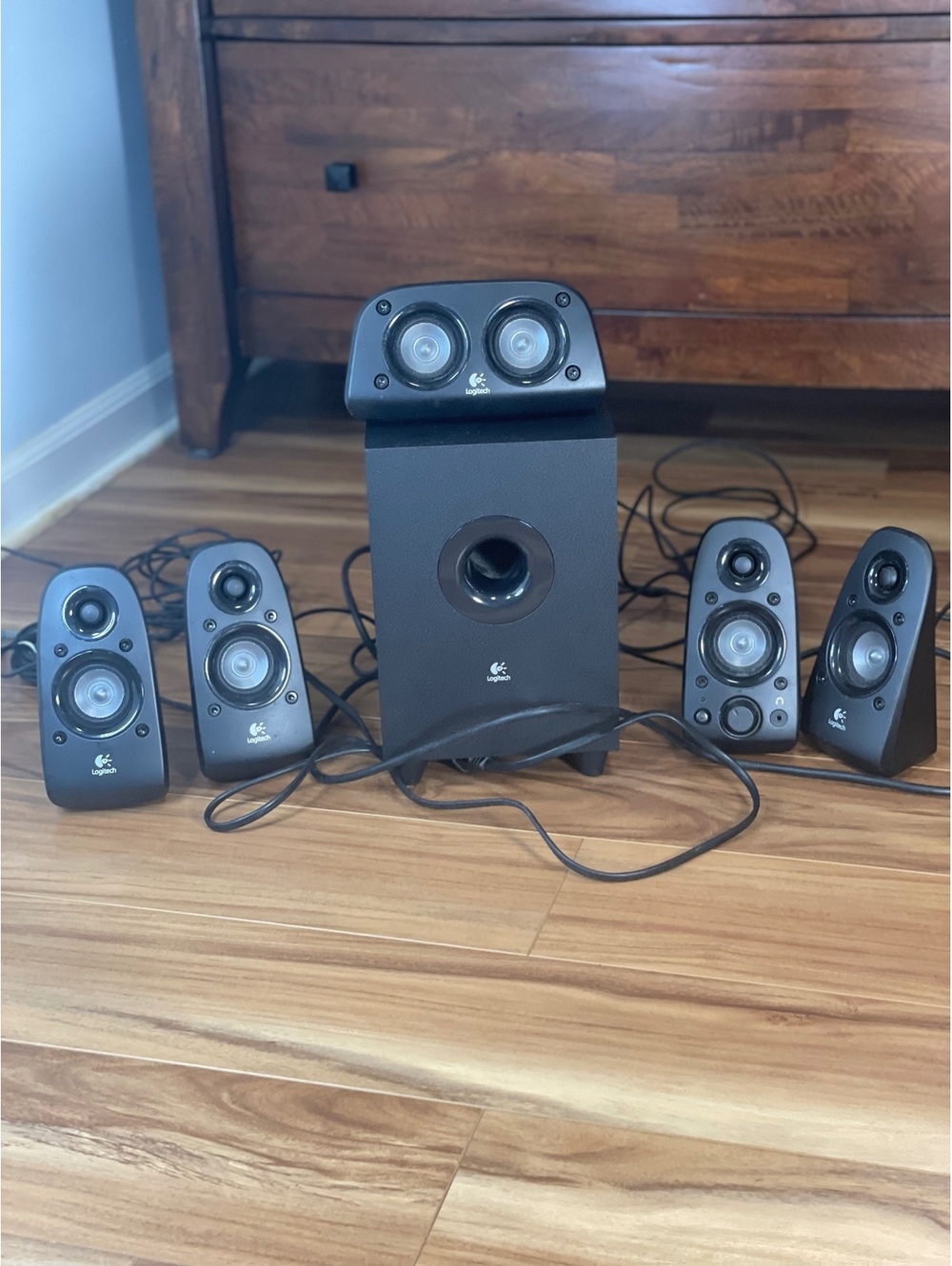 Logitech Z506 5.1 Surround Sound Home Theater PC Speaker System & Subwoofer